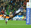Rebels fly-half Danny Cipriani dives over to score