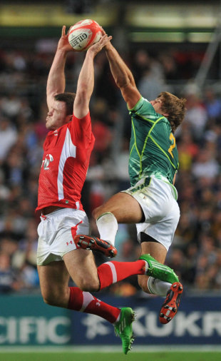 Wales' Adam Thomas (L) and South Africa's Boom Prinsloo vie for the ball