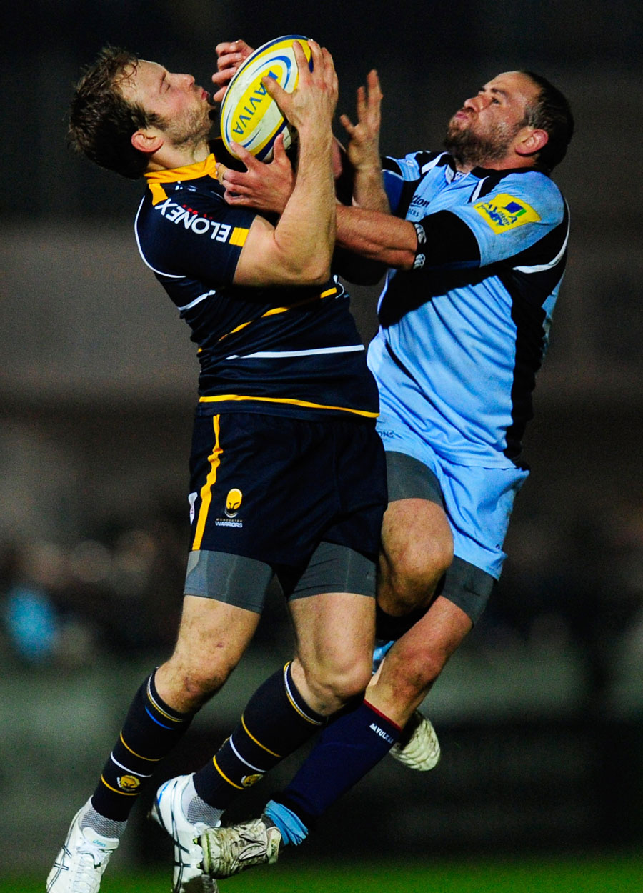 Newcastle's Jamie Helleur and Worcester's Chris Pennell challenge for the ball