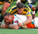 The Cheetahs' Coenie Oosthuizen touches down for a try
