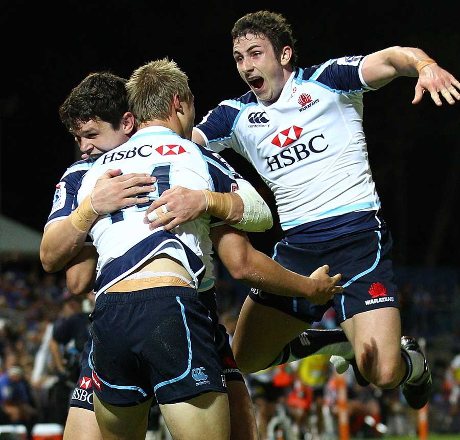 The Waratahs celebrate Tom Kingston's try against the Force