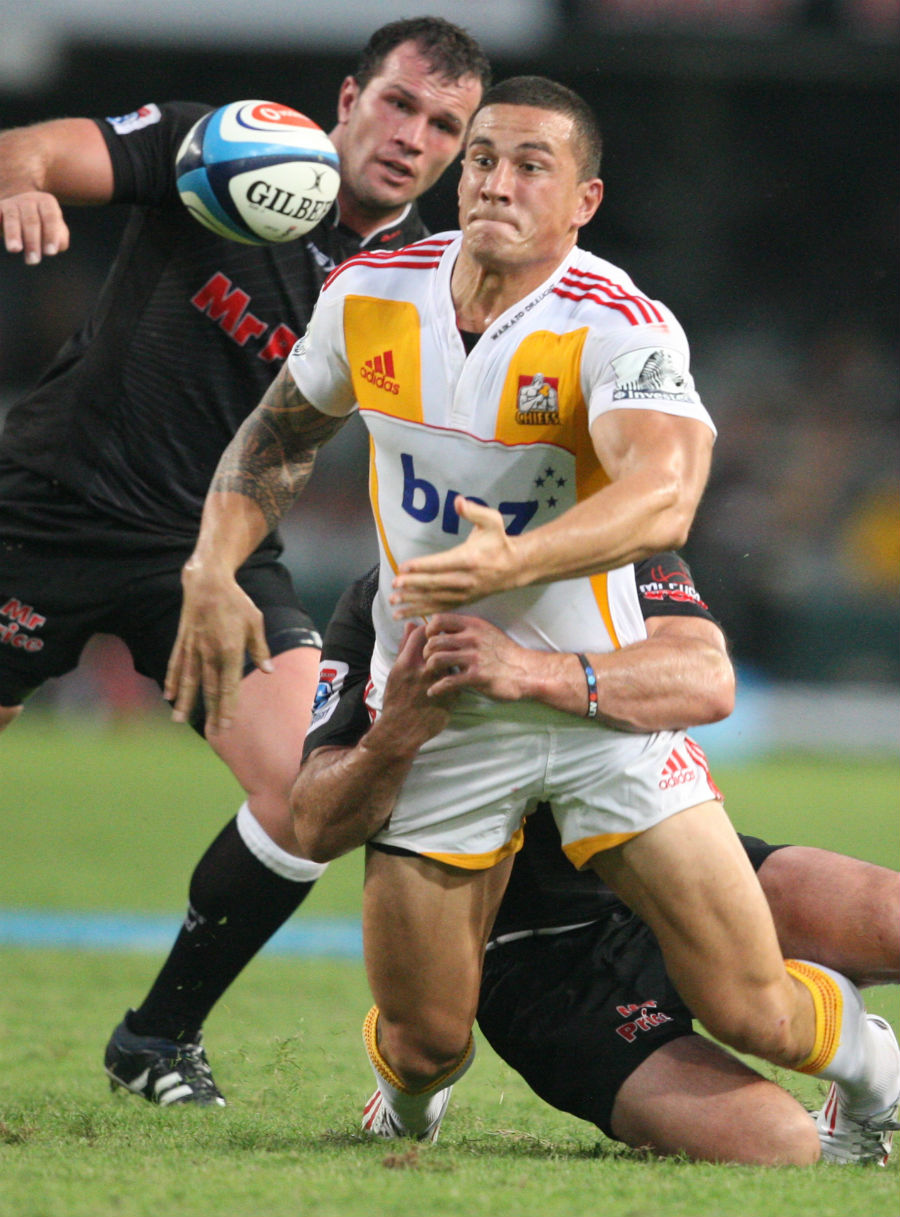 The Chiefs' Sonny Bill Williams off loads the ball
