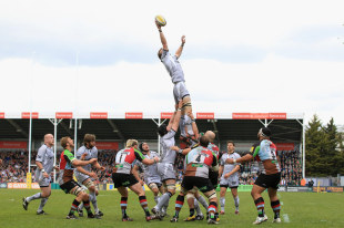Leicester win a line-out against Harlequins