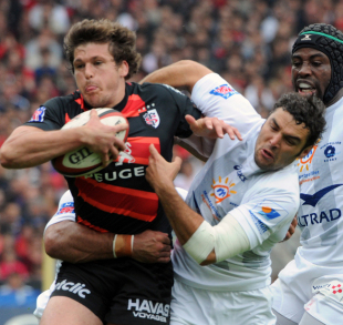 Toulouse scrum-half Luke Burgess holds off the Montpellier tacklers, Toulouse v Montpellier, Top 14, Stade Ernst Wallon, Toulouse, France, May 12, 2012