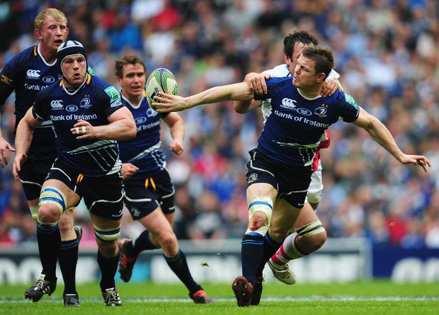 Leinster's Brian O'Driscoll carries out an unbelievable offload