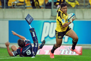 The Hurricanes' Julian Savea races in to score a try, Hurricanes v Rebels, Super Rugby, Westpac Stadium, Wellington, New Zealand, May 26, 2012