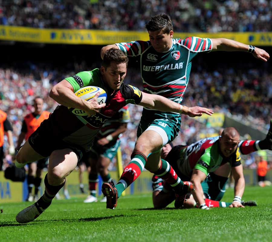 Harlequins wing Tom Williams dives in to score 