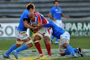 Pacific Islanders' flanker Nili Latu (C) is tackled by Italy's No.8 Sergio Parisse (L) and Italy's lock Marco Bortolami during their Test match at Giglio Stadium in Reggio Emilia on November 22, 2008. 