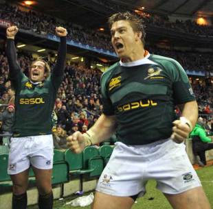 South Africa's Captain John Smit (R) and South Africa's prop Jannie Du Plessis (L) react as their team score the final try against England during the match, at Twickenham, west of London, on November 22, 2008