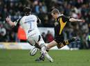 Wasps' Dave Walder attempts a drop goal against Sale Sharks