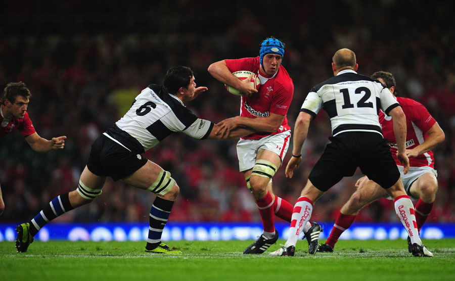 Wales' Justin Tipuric marches forward against the Barbarians