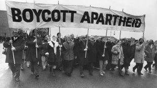 Anti apartheid protesters match towards Twickenham ahead of the England v South Africa match, December 20, 1969