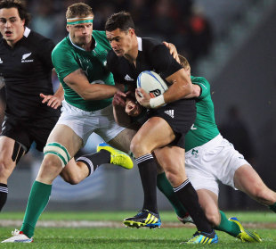 New Zealand's Dan Carter stretches the Ireland defence