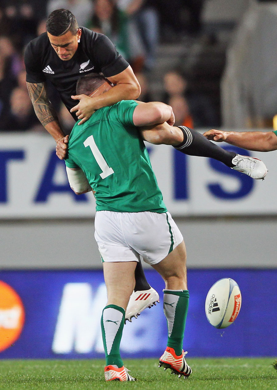 Ireland's Cian Healy tackles New Zealand's Sonny Bill Williams