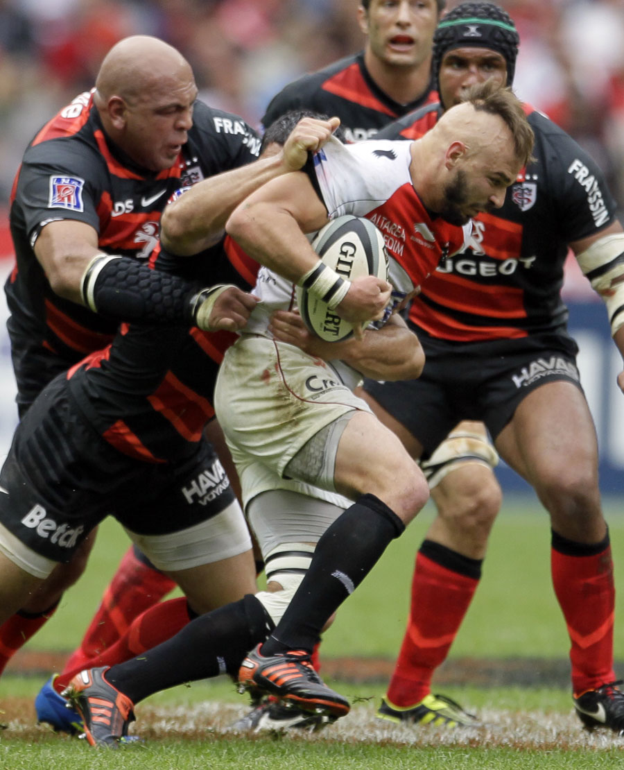 Toulon's Benjamin Lapeyre attempts to shake off the Toulouse defence