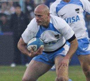 Argentina's Felipe Contepomi looks for an opening, Argentina v France, José Fierro, Tucuman, Argentina, June 23, 2012 