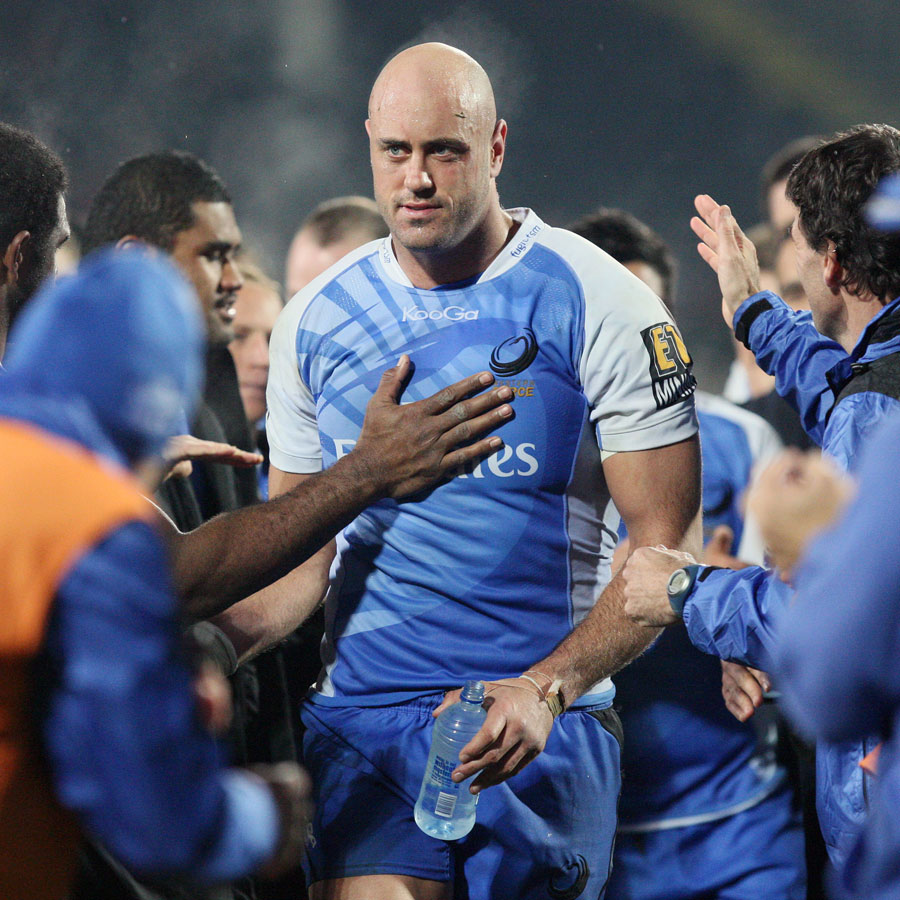 Retiring Western Force lock Nathan Sharpe is treated to a guard of honour