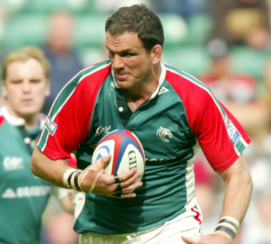 Leicester's Martin Johnson on the charge