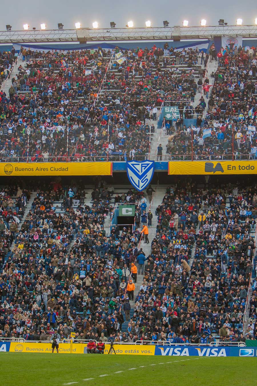 Packed stands greet Argentina and Stade Francais