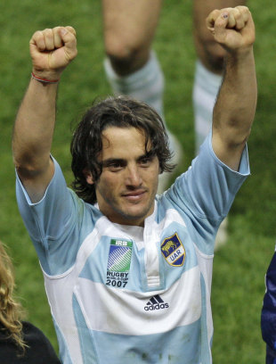 Argentina scrum-half Agustin Pichot salutes the crowd, France v Argentina, Rugby World Cup 3rd/4th play-off, Parc des Princes, Paris, France, October 19, 2007