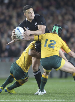 New Zealand's Sonny Bill Willams looks for support, The Rugby Championship, Eden Park, Auckland, New Zealand, August 25, 2012