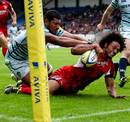 London Welsh centre Hudson Tonga'uiha reaches out to score