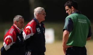 Lions coaches Jim Telfer and Ian McGeechan talk with Martin Johnson, South Africa, July 2, 1997
