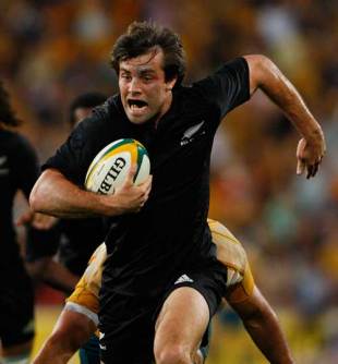 Conrad Smith of the All Blacks runs the ball during the 2008 Tri-Nations series Bledisloe Cup match between the Australian Wallabies and the New Zealand All Blacks at Suncorp Stadium in Brisbane, Australia on September 13, 2008.