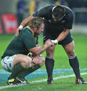 New Zealand's Keven Mealamu and South Africa's Jannie du Plessis