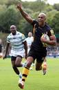 Wasps' Tom Varndell celebrates en route to the try line