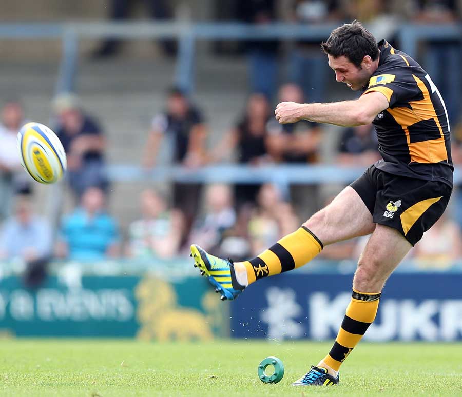 Wasps' Stephen Jones goes for the posts