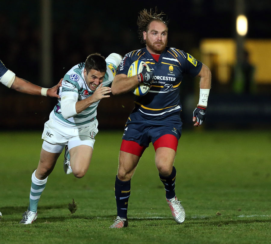 Worcester's Andy Goode evades the London Irish defence