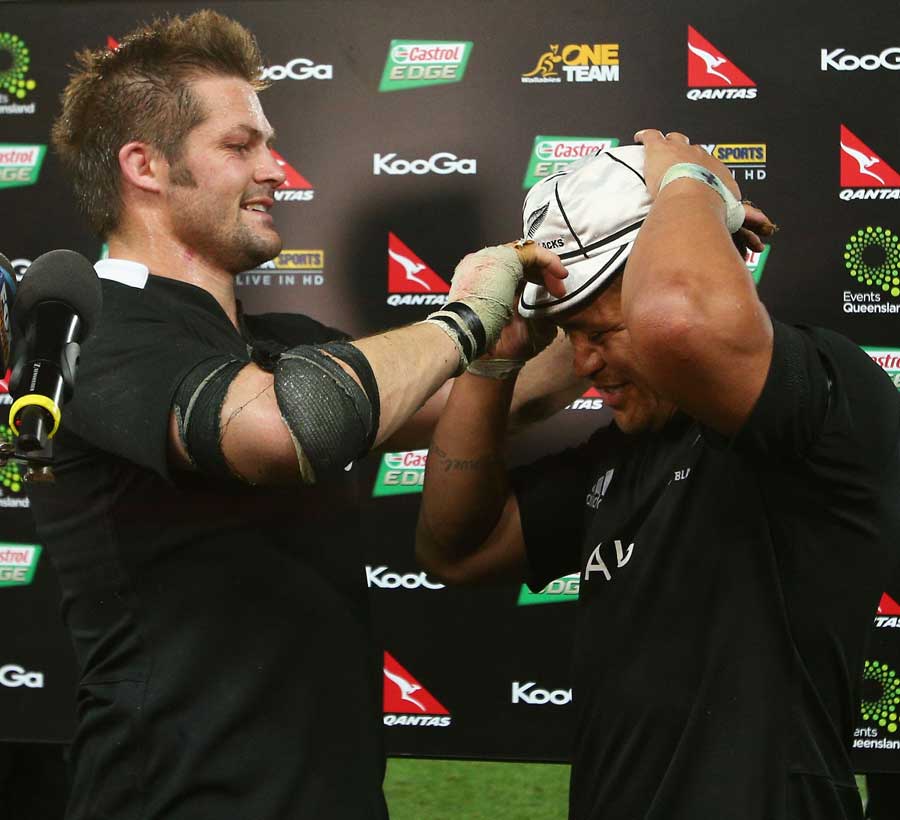 New Zealand's Richie McCaw awards Keven Mealamu his 100th Test cap