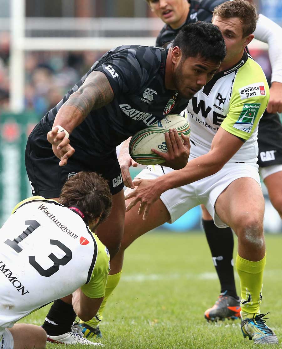 Leicester Tigers' Manu Tuilagi charges forward