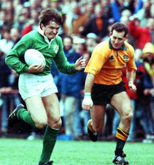Gordon Hamilton pounds down the wing, Ireland v South Africa, Rugby World Cup 1991, Lansdowne Road, Ireland, October 20, 1991