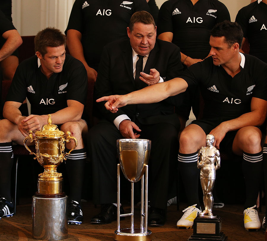 All Blacks head coach Steve Hansen flanked by Richie McCaw (left) and Dan Carter (right)