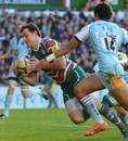 Leicester Tigers' Matt Smith prepares to ground the ball