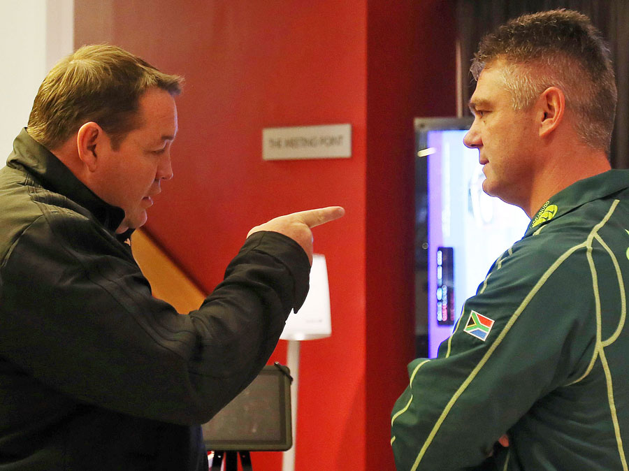 New Zealand coach Steve Hansen chats to South African counterpart Heyneke Meyer