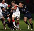 Worcester try to haul down Saracens' Jackson Wray