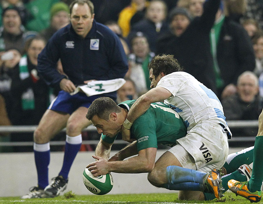 Ireland's Tommy Bowe touches down in the corner