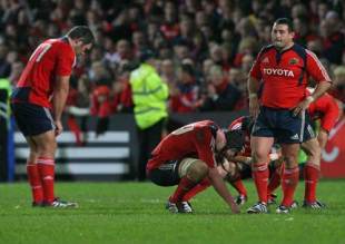 Munster's Federico Pucciariello (R) reacts with team mates after being defeated 18-16 by New Zealand at the end of their match at Thomond Park in Limerick on on November 18, 2008. 