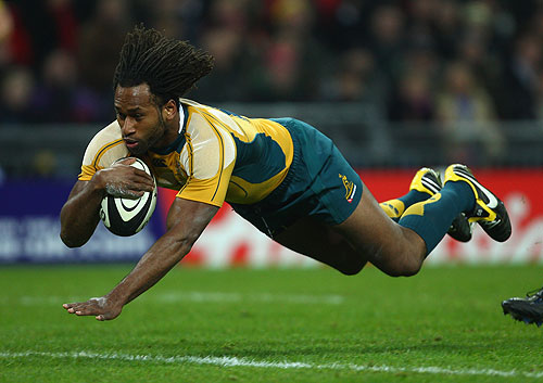 Lote Tuqiri dives over for the only try of the first half at Wembley