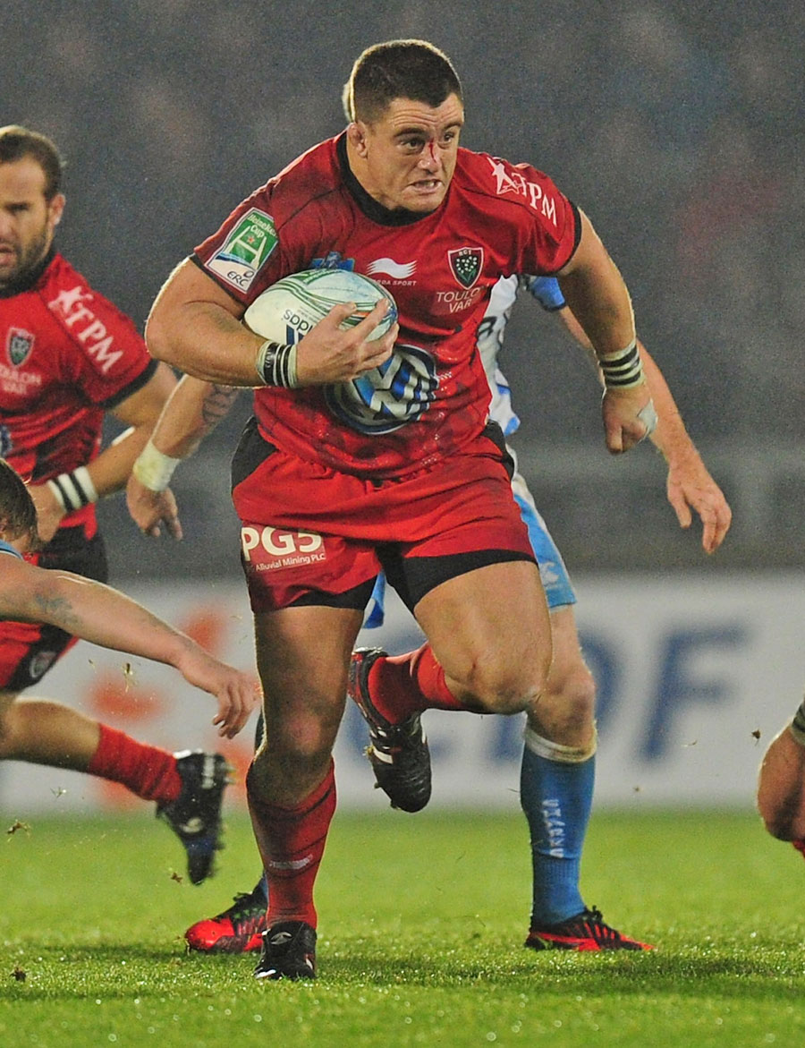 Toulon's Andrew Sheridan charges forward