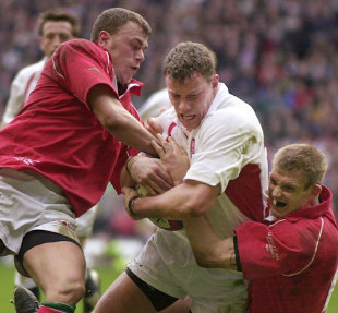 England fullback Tim Stimpson drives through the Welsh defence for a try. England v Wales, Six Nations, Twickenham, London, England, March 26, 2002.