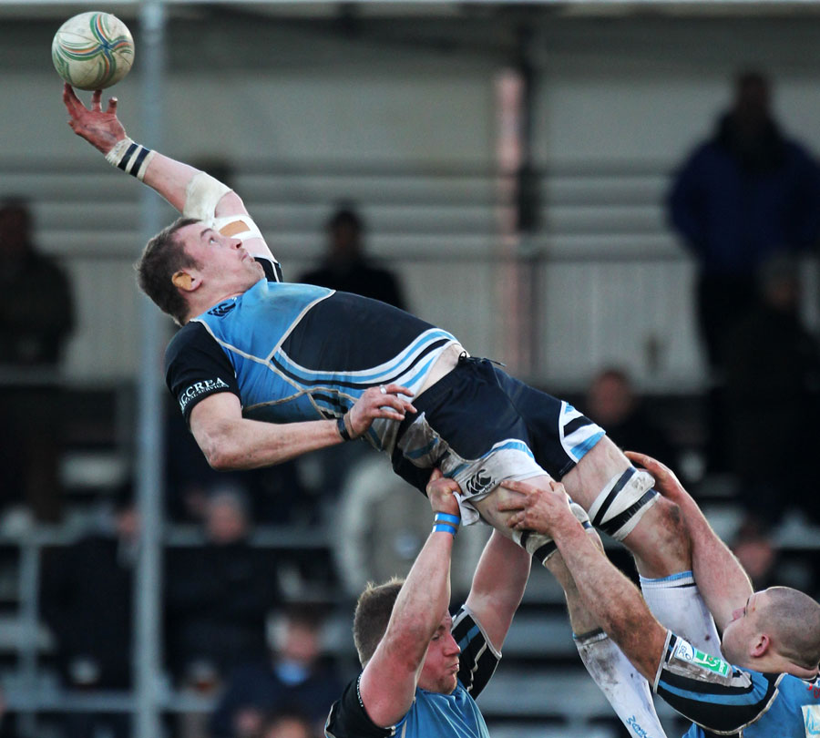 Glasgow's Al Kellock stretches for the ball at a lineout