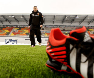 Exeter's James Parks tries out Saracens' new playing surface, Allianz Park, Barnet, England, January 21, 2013 