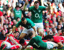 Ireland celebrate as Cian Healy touches down