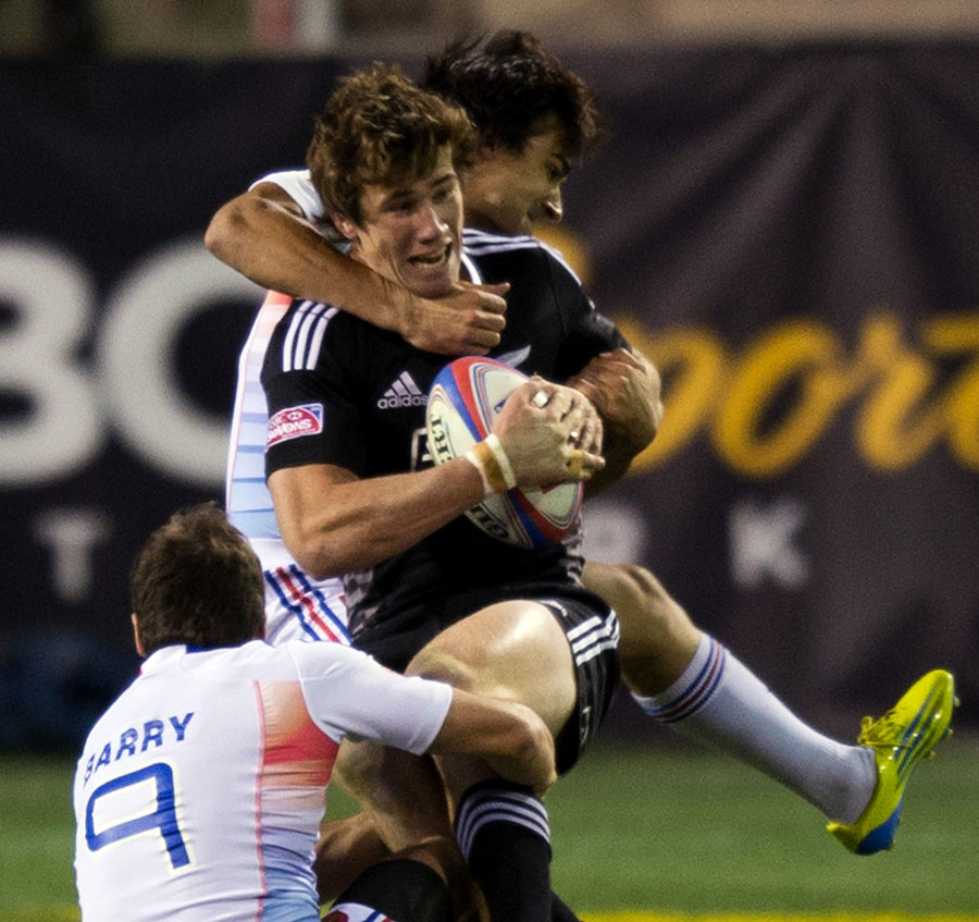 New Zealand's Sam Dickson tries to escape from France's defence