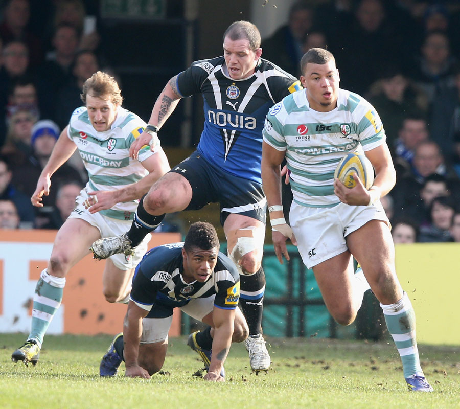 Guy Armitage of London Irish breaks with the ball