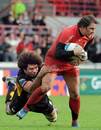 Toulouse winger Cedric Heymans tries to pass veteran Colin Charvis